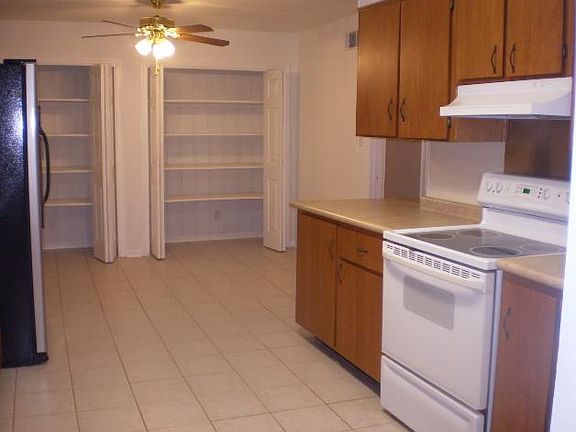 4th image of 305 Kensington Dr