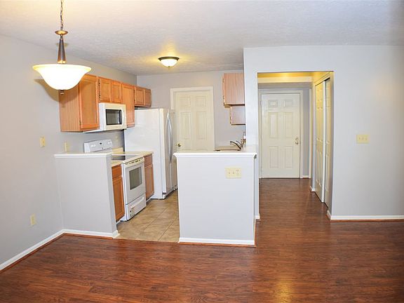 4th image of 448 Marian Ln APT 4