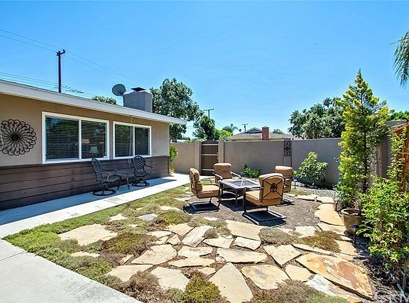 3rd image of 2928 Redwood Ave