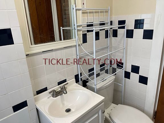 3rd image of 292 Oxford St APT 1