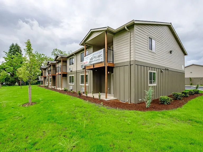 Santiam Gateway Apartments — Photo 13