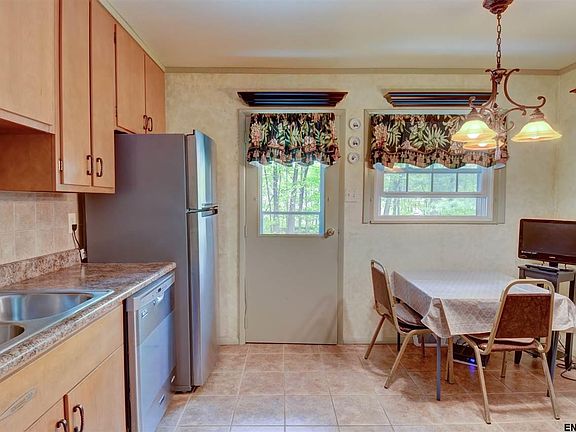 5th image of 8 Lilac Ct