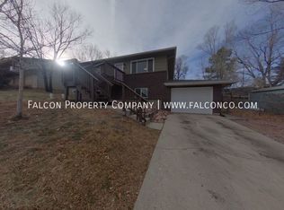 810 Pioneer Ln, Colorado Springs, CO 80904