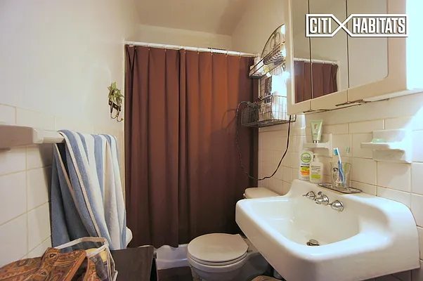 Rented by Citi Habitats | media 31