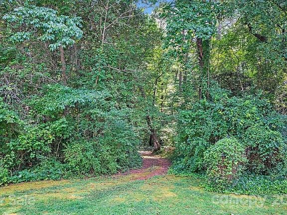 3rd image of 201 Brentwood Ln
