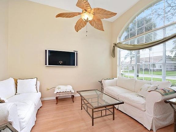 4th image of 664 Yorkshire Dr