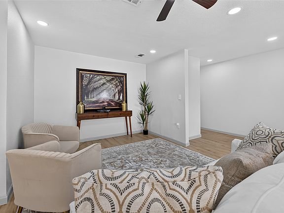 3rd image of 2507 Foxcroft Cir