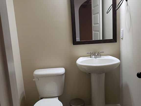 3rd image of 520 E Czardas Way