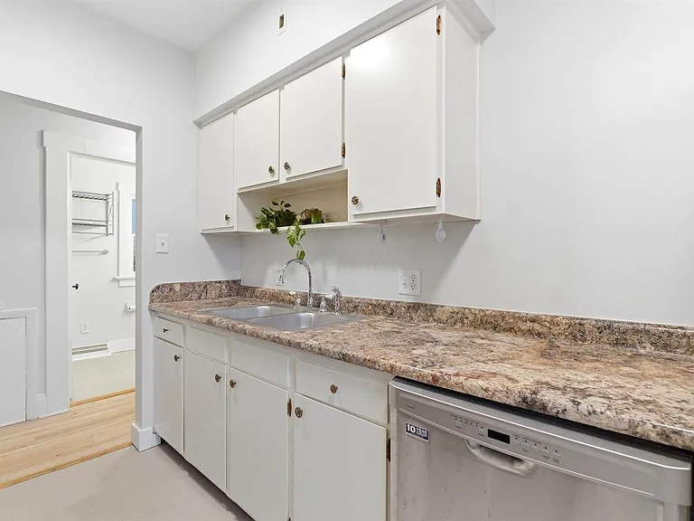 19 E Mithoff St — Photo 12