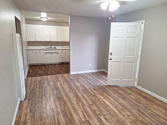 4th image of 2311-2315 Laramie Ln #2313-1