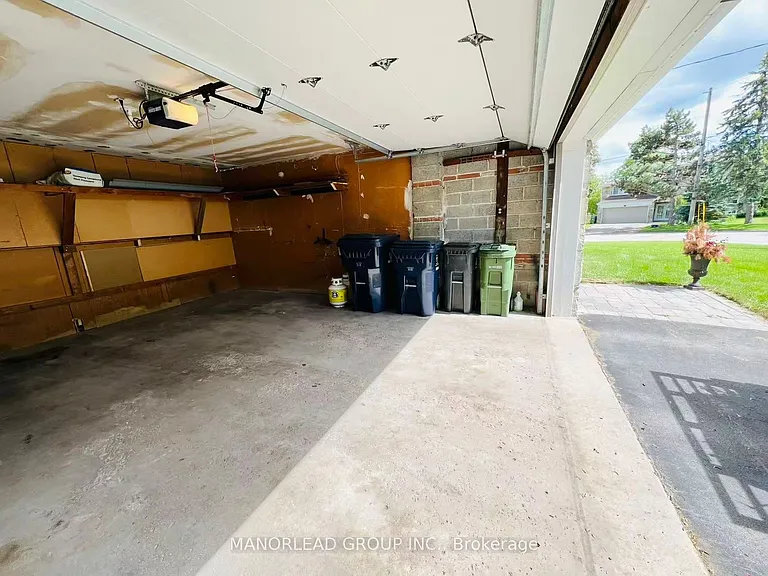 10 Greenyards Dr — Photo 45