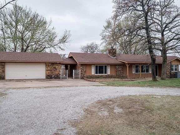 2nd image of 18822 E Oakridge Dr