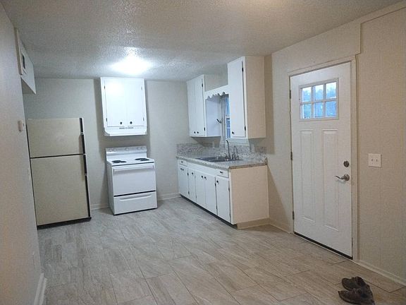 2nd image of 1500 N Hendrick St Unit B3
