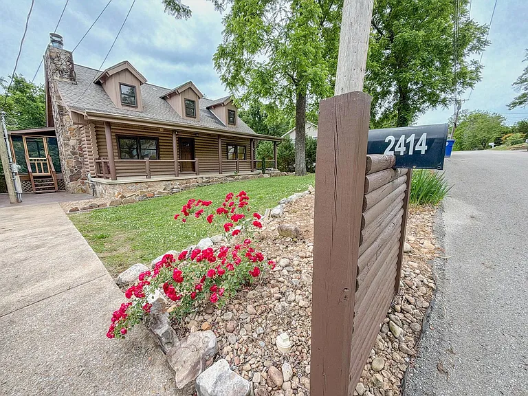 2414 Briggs Ave — Photo 19