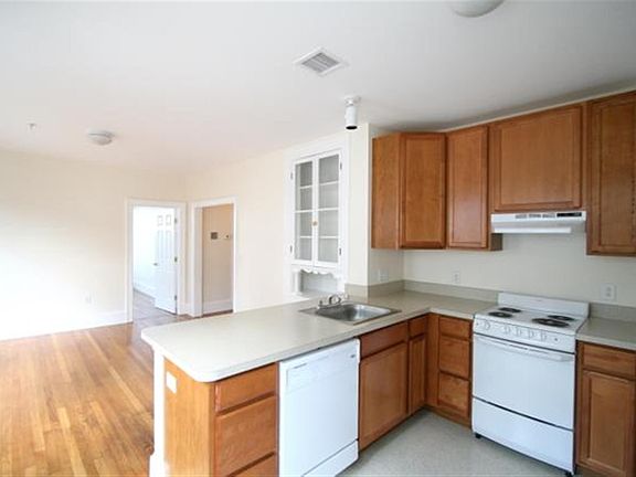 2nd image of 885 Massachusetts Ave APT 03
