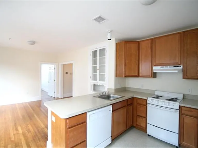 885 Massachusetts Ave #5 — Photo 1