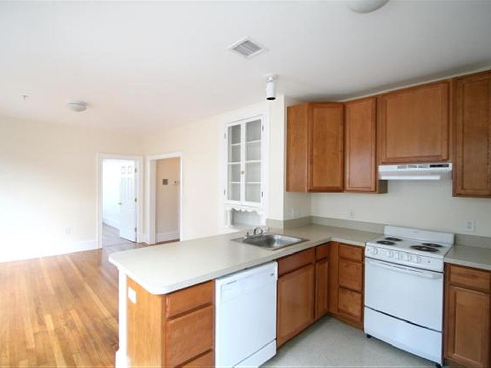 1st image of 885 Massachusetts Ave APT 5