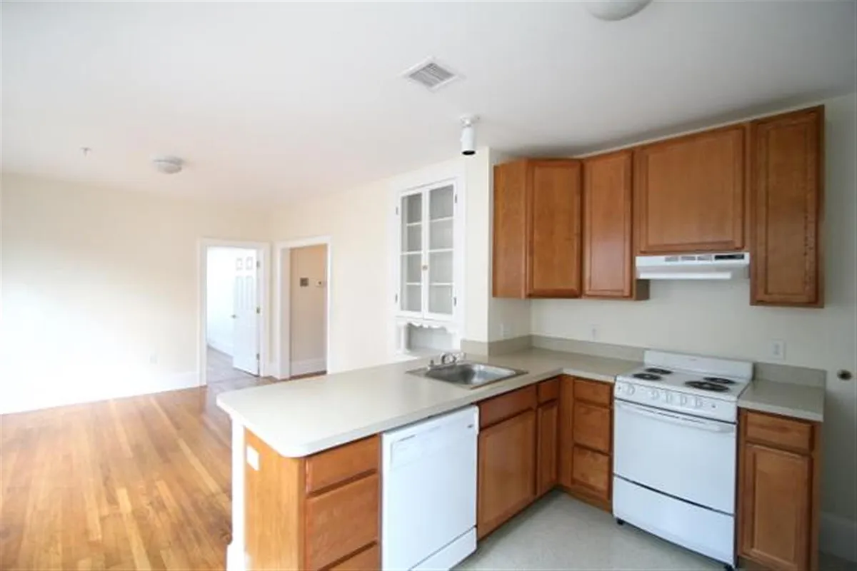 Building Photo - 885 Massachusetts Ave #3