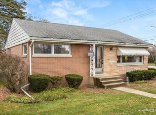 1103 Hiawatha Dr, Elgin, IL 60120