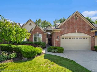 1692 Pine Forest Dr, Walled Lake, MI 48390