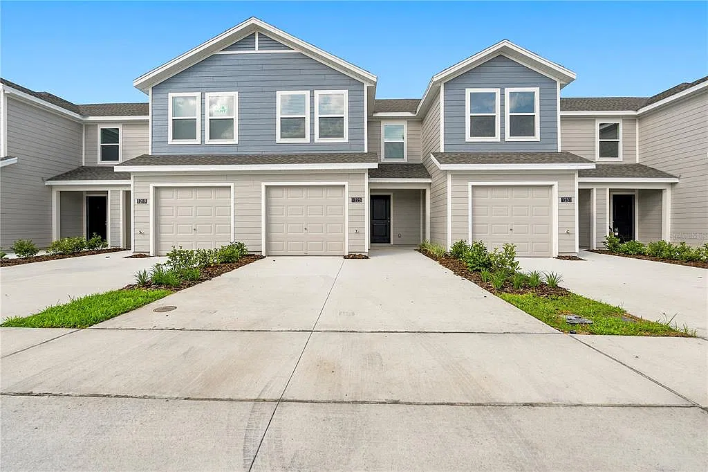 3 bed, 2.5 bath, 1378 sqft, $2,100 — Photo 1