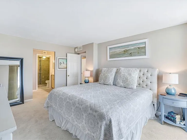 260 Seaview Ct #407 — Photo 10