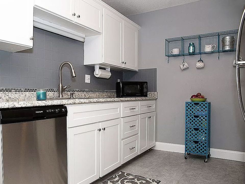 Kitchen, 10.4 ft x 8.8 ft