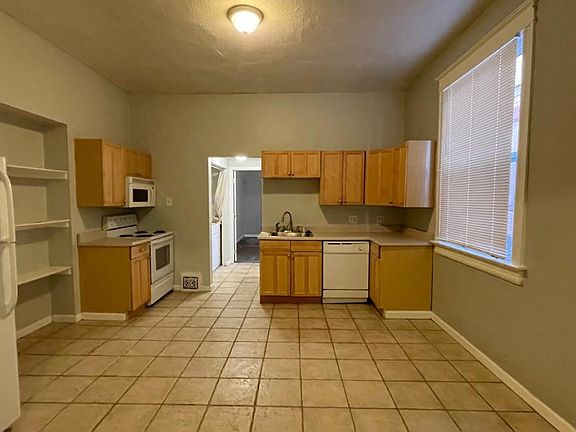 3rd image of 1442 Lowell Blvd