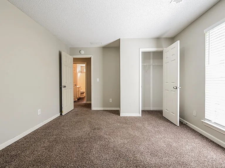 5028 Kens Ct — Photo 13