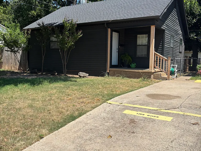 1208 N Ross Ave #A — Photo 3