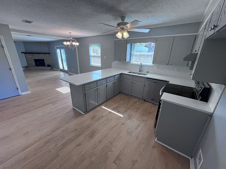 113 Cornwall Ct — Photo 7