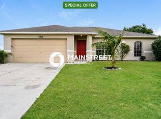 2035 NE 8th Pl, Cape Coral, FL 33909