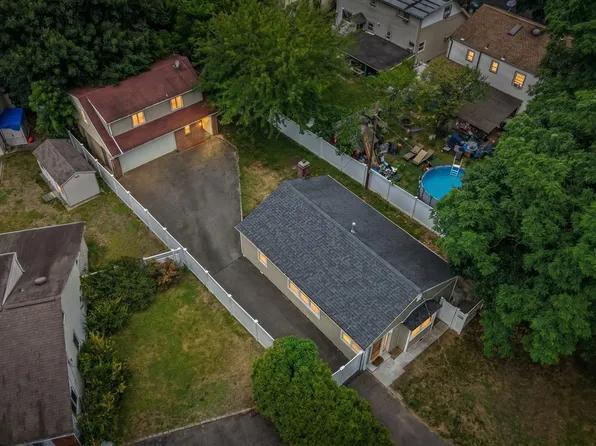 185 E 17th Street, Huntington Station, NY 11746