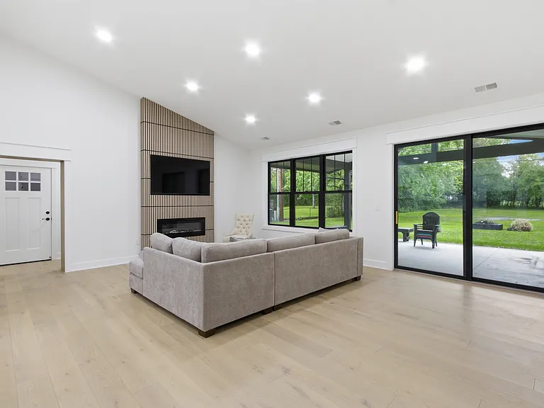 130 McKinley Dr — Photo 13