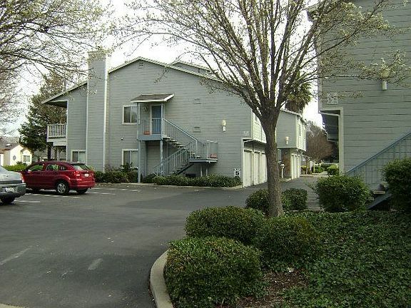 Clean Complex w/Garage