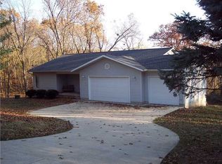 1590 Conestoga Trl NE, Swisher, IA 52338