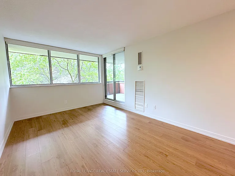 165 La Rose Ave #301 — Photo 7