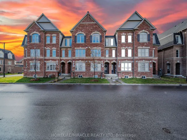 15 Finegan Cir, Brampton, ON L7A 4Z7