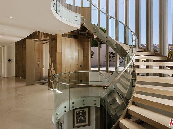 3rd image of 1302 Collingwood Pl