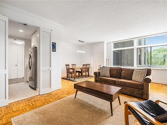 4th image of 35 N Chatsworth Ave APT 5A
