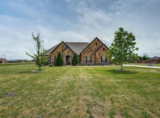 101 Mesquite Ct, Decatur, TX 76234