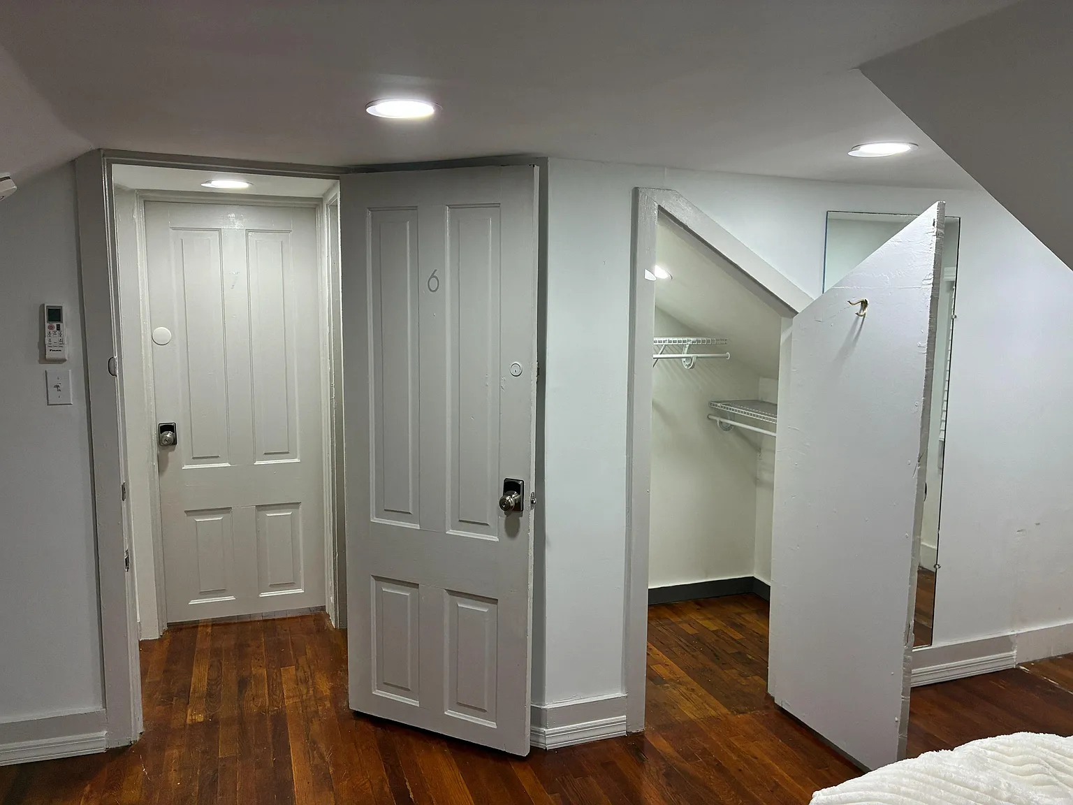4 bed, 2.0 bath, 1700 sqft, $996 — Photo 2