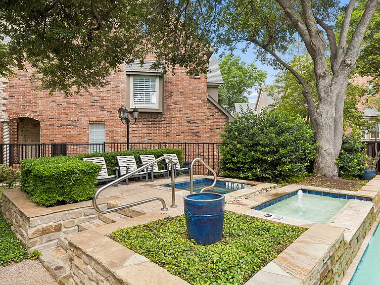 4147 Towne Green Cir — Photo 34