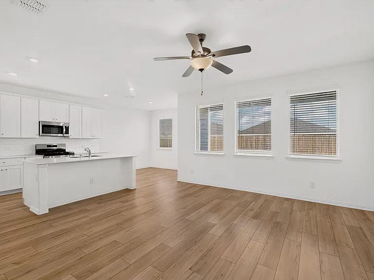 1129 Flameleaf Dr — Photo 1