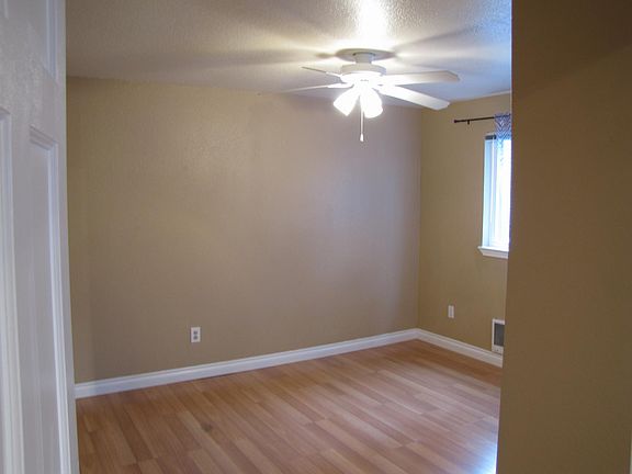 4th image of 19924 19th Ave NE APT 301