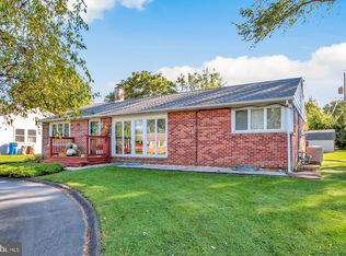 2450 Crystal Ln, York, PA 17402