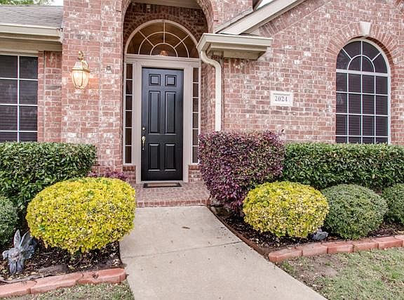 3rd image of 2024 Fox Glen Dr