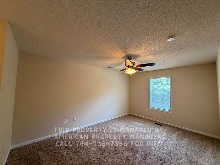 901 Hoke St — Photo 5