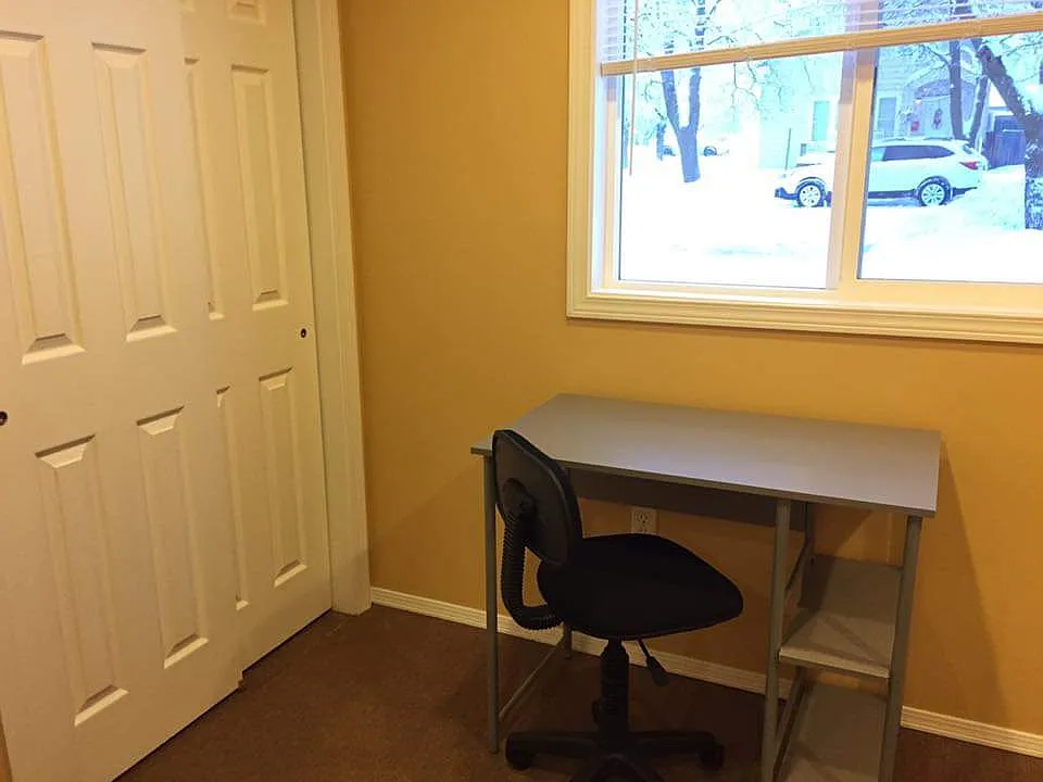 8 bed, $700 — Photo 3