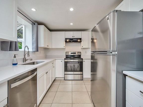 4th image of 559 Mission Boulevard
